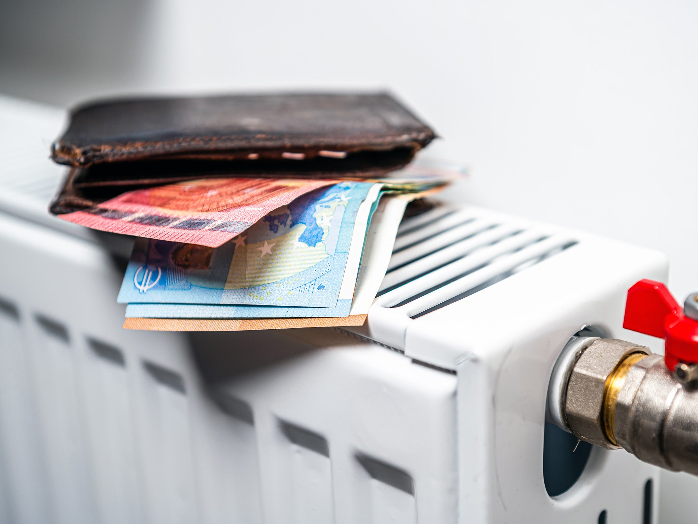 Simpler Trick spart dir bis zu 1.000 Euro an Heizkosten: So funktioniert es