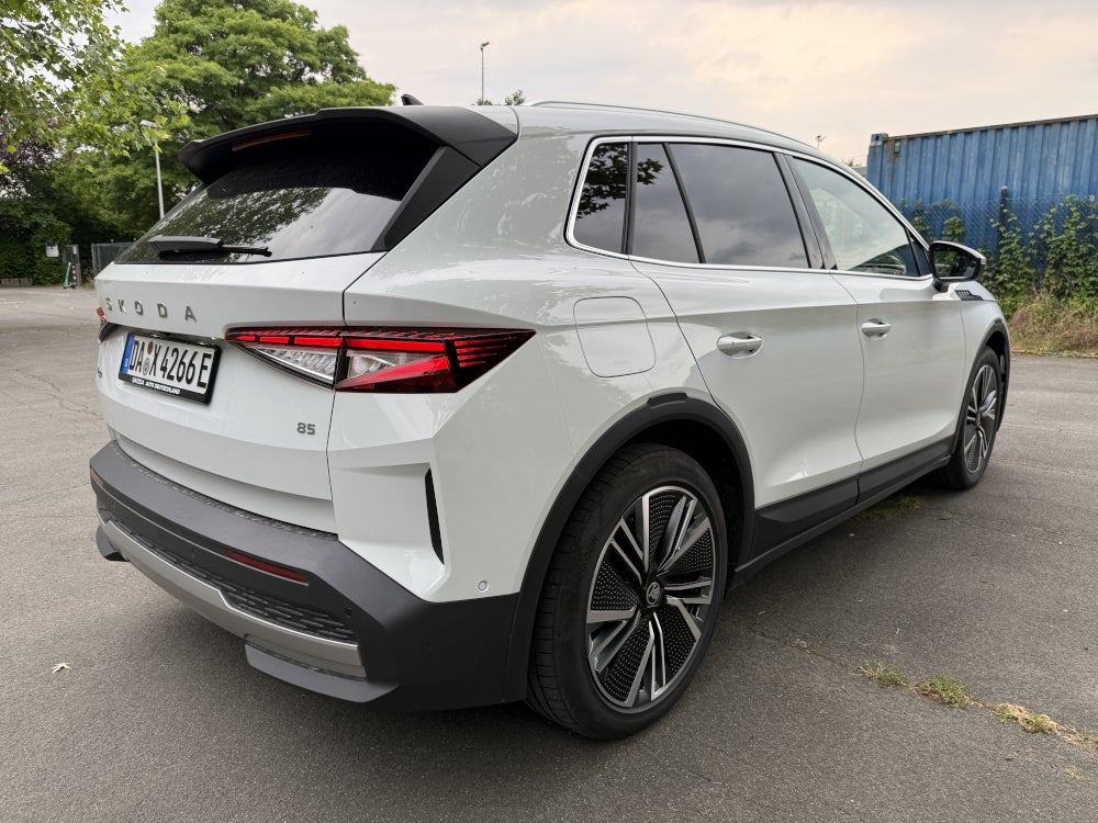 Heckansicht des Skoda Elroq.