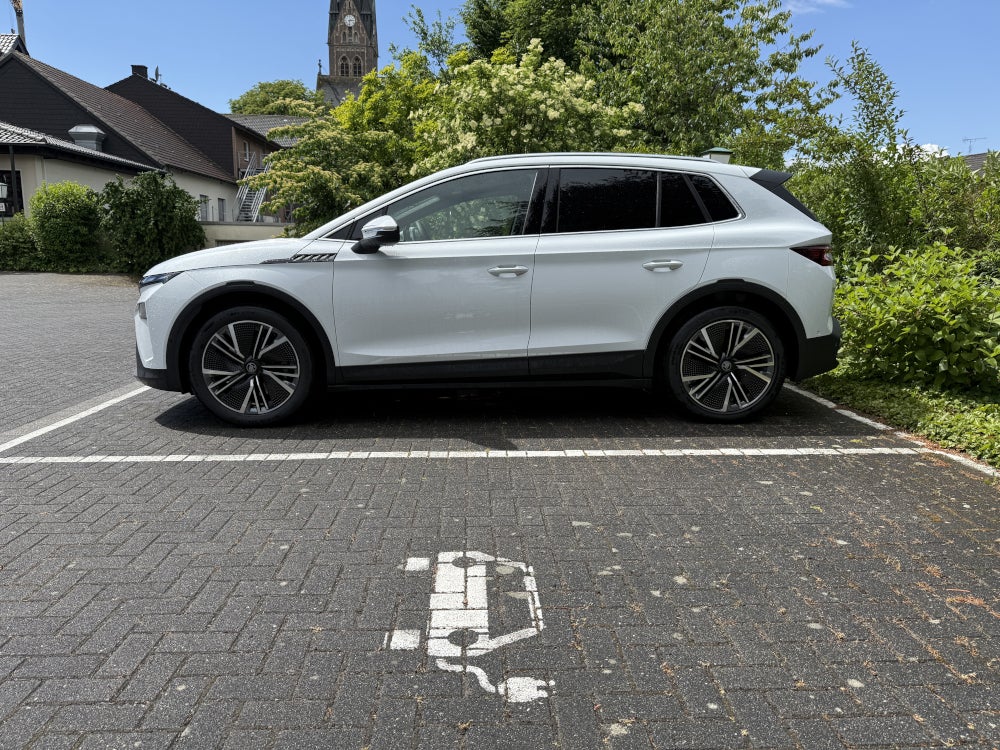 Skoda Elroq in der Seitenansicht.