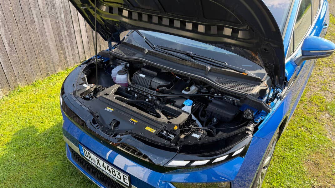 Blick in den Motorraum des Skoda Enyaq (2025).