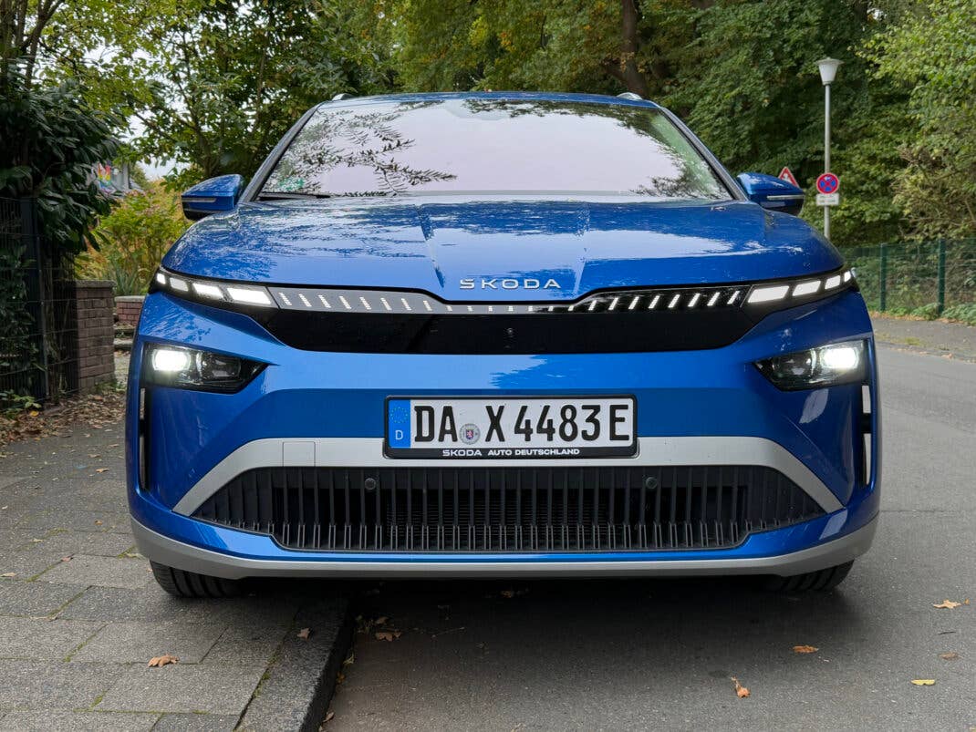 Skoda Enyaq (2025) in der Frontansicht.
