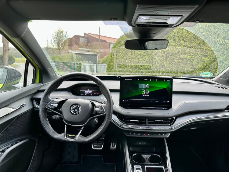 Cockpit des Skoda Enyaq Coupé RS iV.