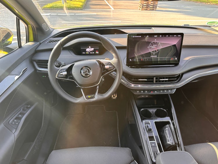 Cockpit des Skoda Enyaq RS iV.