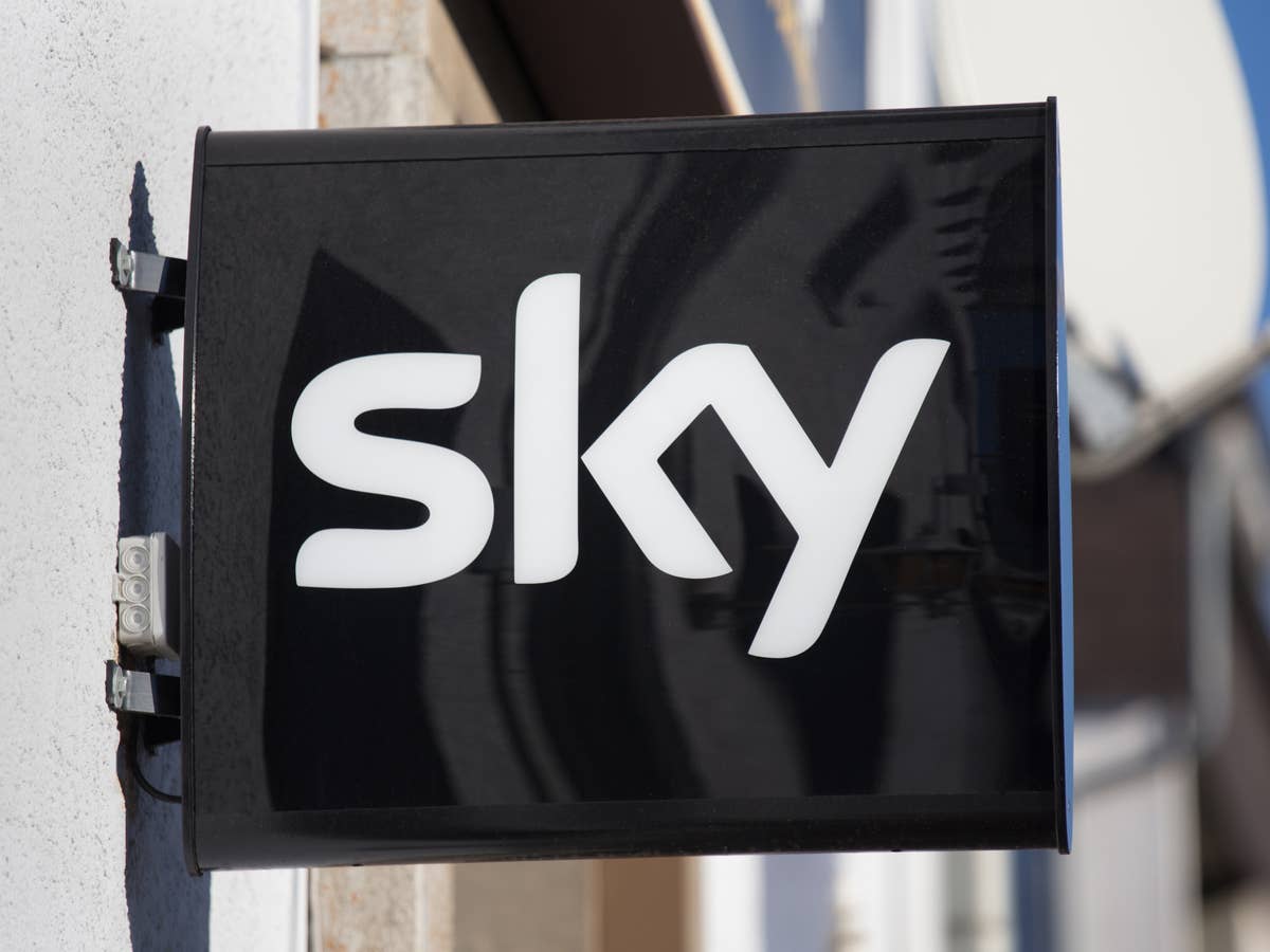 Sky 2026: Heiße Neuheiten zum Jahresauftakt Sky-Logo auf einem Schild an einer Sports Bar.