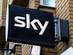 Sky Logo an einer Sky Sports Bar.