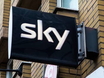 Sky Logo an einer Sky Sports Bar.