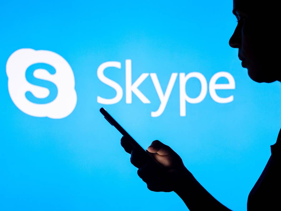 skype-logo-silhouette Skype