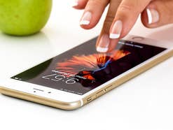 Smartphone Bedienung mit mit dem Finger