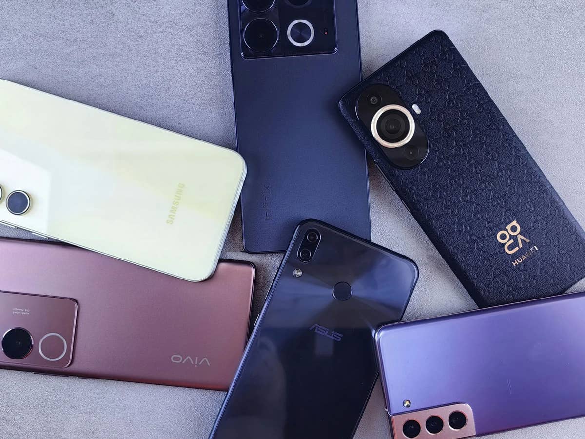 Lohnt sich der Smartphone-Wechsel? Smartphones verschiedener Hersteller unter anderem Samsung aufgefechert