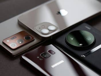 Mehrere Smartphones verschiedener Hersteller