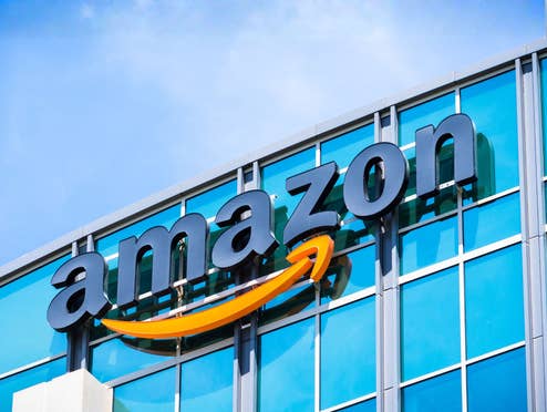 Amazon-Logo auf Gebäude