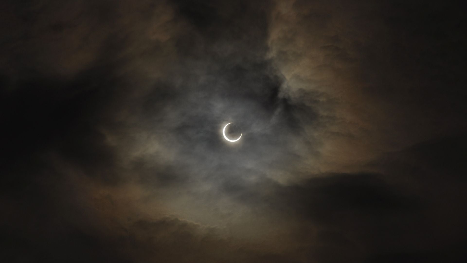 Sonnenfinsternis am 12. August: Dieses 14-Euro-Amazon-Gadget brauchst du Sonnenfinsternis am 12. August: Dieses 14-Euro-Amazon-Gadget brauchst du