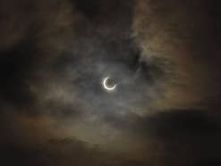 Sonnenfinsternis am Himmel