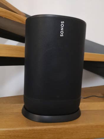 Sonos Move im Ladedock