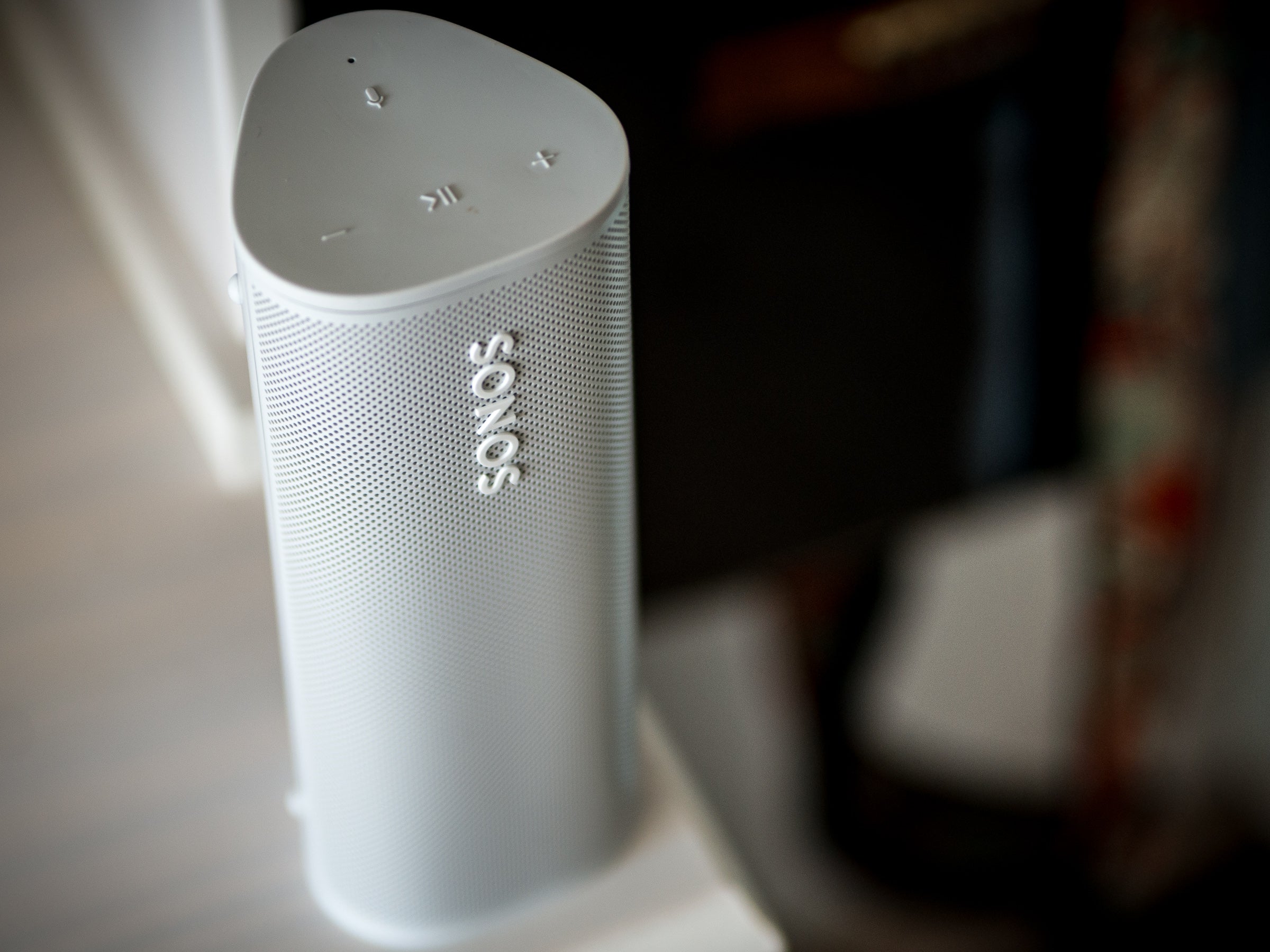 Der Sonos Roam funktioniert zwar auch als Bluetooth-Lautsprecher, will aber eher ins WLAN