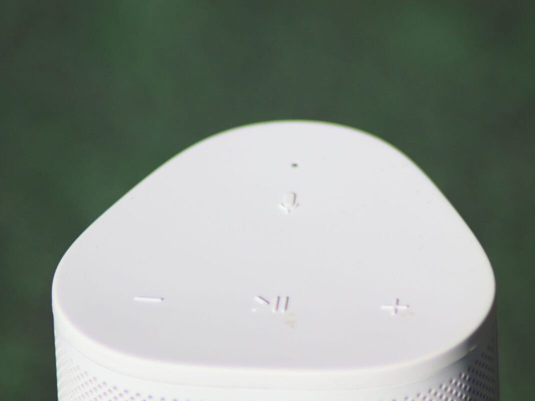 Die Bedienelemente des Sonos Roam