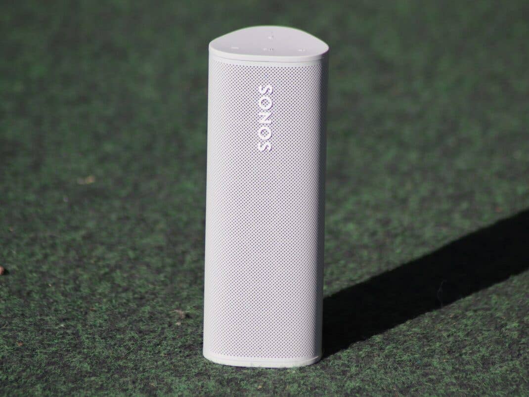 Sonos Roam seht aufrecht