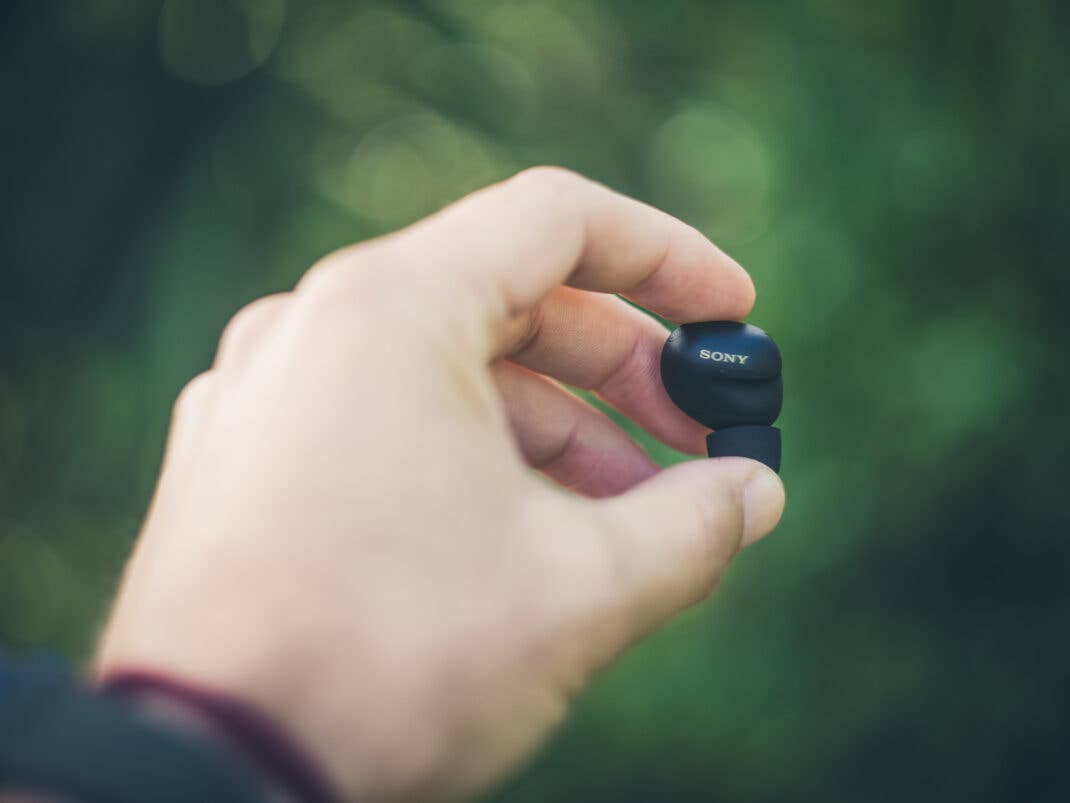 Die Akkulaufzeit geht in Ordnung, aber die Differenz zwischen den Ohrhörern sorgt für Zweifel