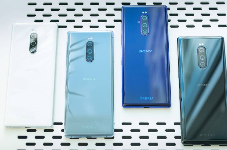 Sony Xperia 1 von hinten in vier Farben