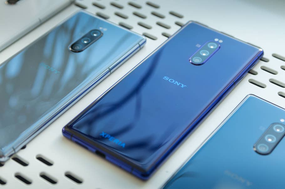 Sony Xperia 1 von hinten in vier Farben