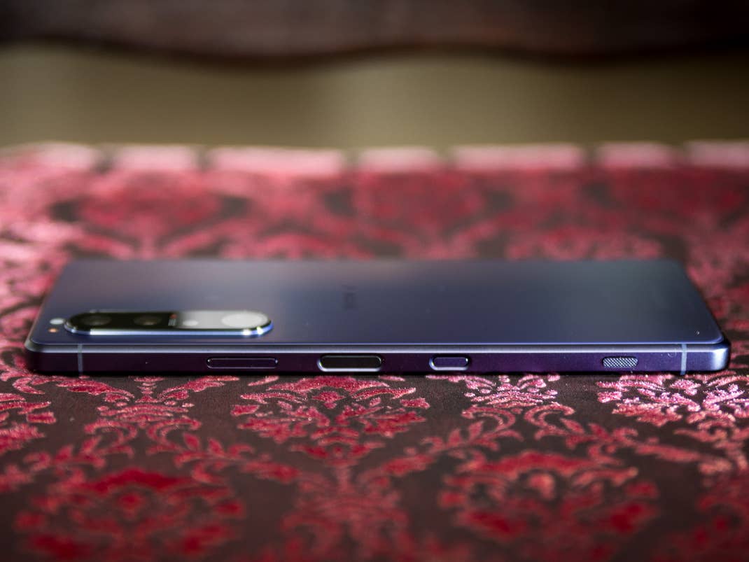 Hinsichtlich der Akkulaufzeit liegt das Sony Xperia 1 III auf dem Niveau anderer Top-Smartphones.