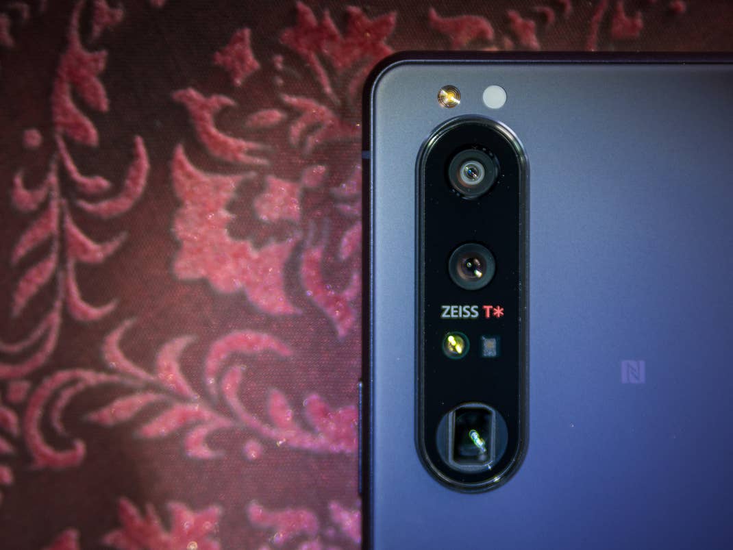 Die erste Kamera in einem Smartphone, die zwei Brennweiten hat