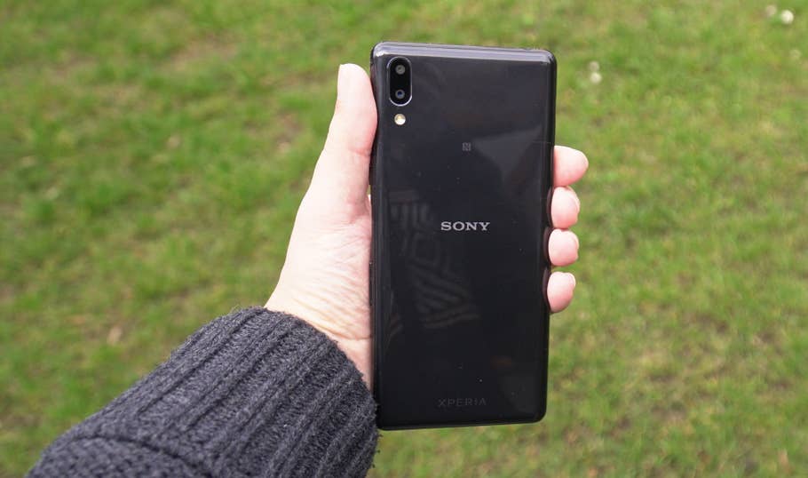 Die Rückseite des Sony Xperia L3.