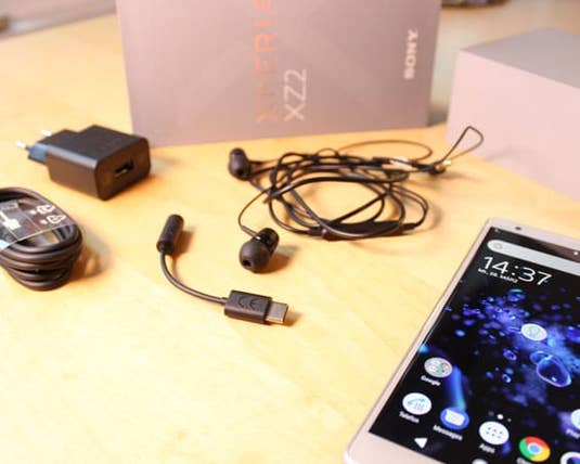 Unboxing des Sony Xperia XZ2 Unboxing des Sony Xperia XZ2