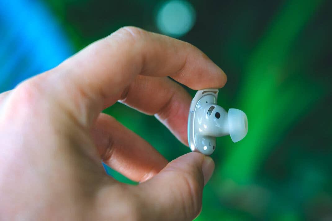 Die Soundcore Liberty 5 Pro Max sitzen perfekt im Ohr und drücken nicht