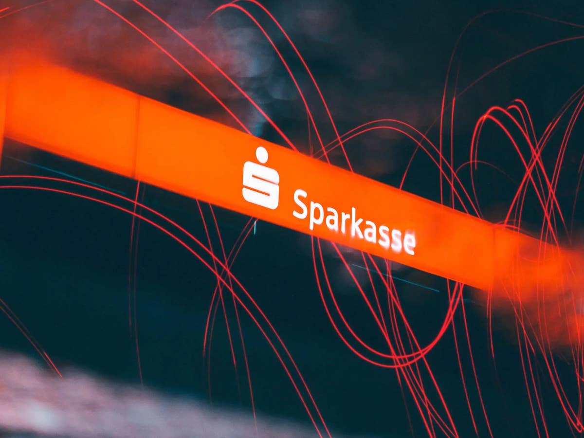 Sparkasse erhöht Kontogebühren trotz Rekord-Einnahmen: Was Kunden jetzt prüfen sollten Sparkasse erhöht Kontogebühren trotz Rekord-Einnahmen: Was Kunden jetzt prüfen sollten