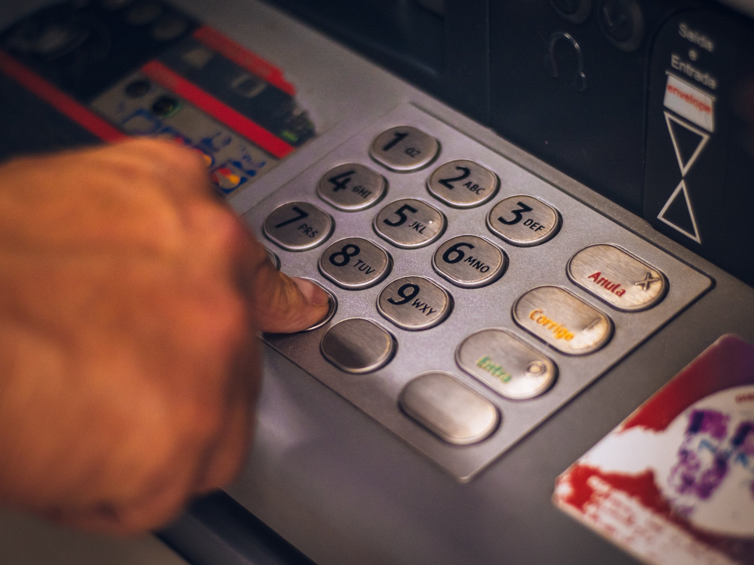 #Sparkasse: Beim Geld abheben am Automaten erleben Kunden eine böse Überraschung