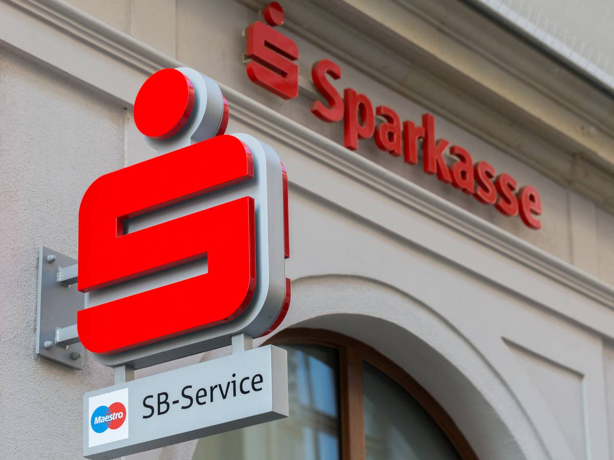 Sparkasse warnt alle Kunden: Das sollte man jetzt auf keinen Fall tun