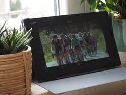 Radsport-Übertragung Live-Streaming auf einem Tablet