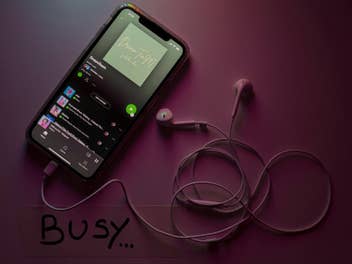 Die Spotify-App auf einem Smartphone