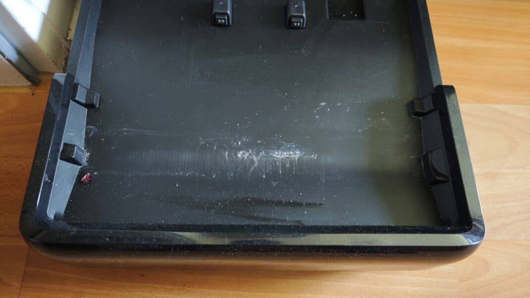 Dreame T16 Pro Heat Station mit zurückgebliebenem Schmutz