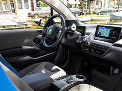Statt Bargeld oder EC-Karte: Bezahlen mit dem eigenen Auto Statt Bargeld oder EC-Karte: Bezahlen mit dem eigenen Auto
