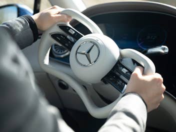 Steer-by-Wire-Lenkrad in einem Mercedes-Benz.