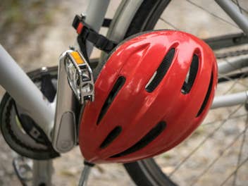 Lebenswichtiges E-Bike-Zubehör: Günstig schlägt teuer