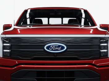 Ford F150 Lightning in der Frontansicht.