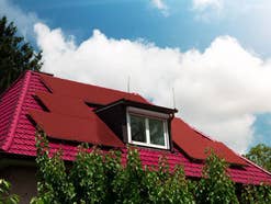 Strom erzeugen und Haus verschönern - diese Module dürfen auf fast alle Dächer