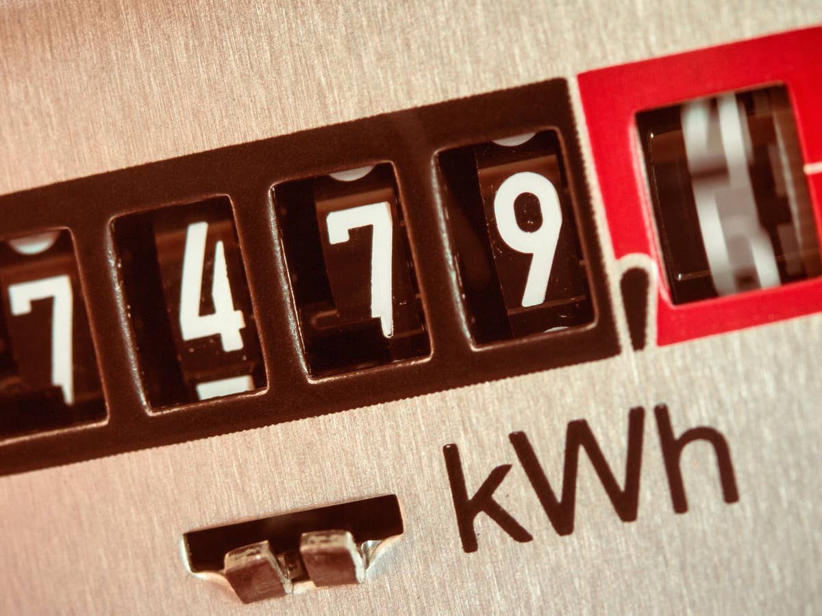 Stromanbieter automatisch wechseln: Einfach Jahr für Jahr Geld sparen Stromkasten