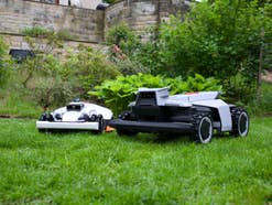Mammotion Luba 3 AWD neben einem Navimow X420