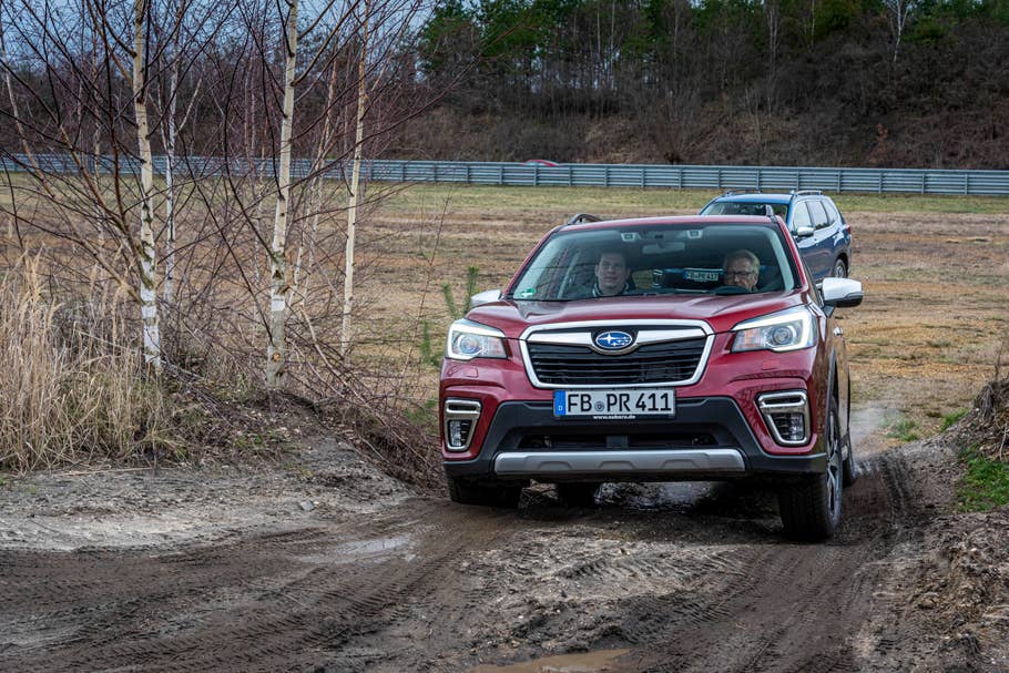 Gerade auf unbefestigten Wegen kann der Subaru Forester sein Potenzial ausspielen. Zuhause im Gelände: der Subaru Forester 2.0ie