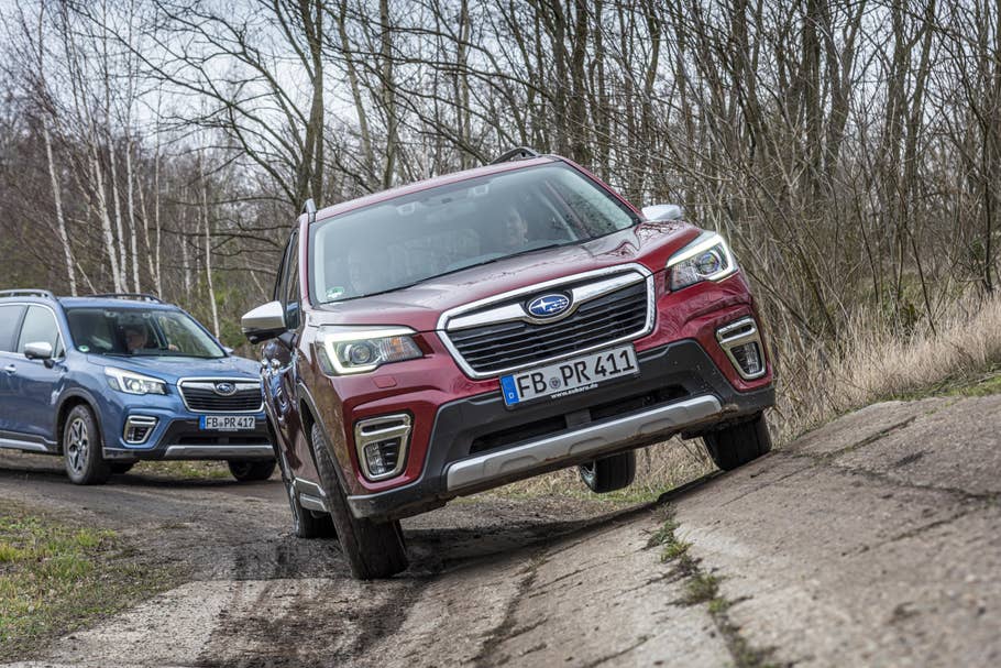 Eine Schräge zu befahren ist mit dem neuen Subaru Forester kein Problem - 21 Grad Rampenwinkel sei Dank. Neigungswinkel satt beim Subaru Forester 2.0ie