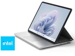 Ein Notebook (Microsoft Surface Laptop Studio) vor weiße Hintergrund, Intel-Logo eingeblendet
