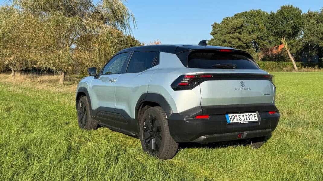 Heckansicht des Suzuki e Vitara.