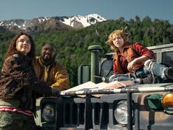 Sweet Tooth. (L to R) Stefania LaVie Owen as Becky, Nonso Anozie as Jepperd, Christian Convery as Gus in episode 301 of Sweet Tooth. Cr. Matt Klitscher/Netflix © 2024