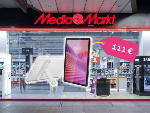 Lenovo-Tablet vor einem MediaMarkt-Store, daneben ein Preisschild von 111 Euro