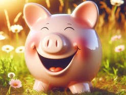 Lachendes Sparschwein auf einer Smmerwiese.
