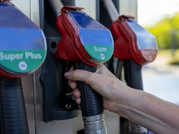 Zapfsäule an einer Tankstelle
